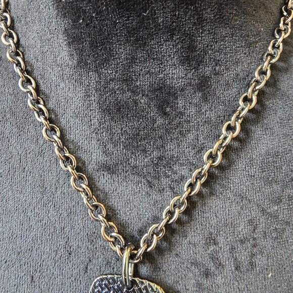 Womens Pewter Tone Textured Articulated Pendant Necklace with Lobster Clasp - Picture 4 of 6